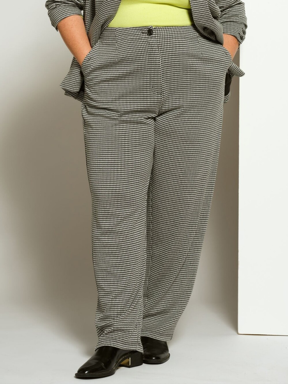 Universal Standard Audrey Black and White Houndstooth Ponte Pants Medium 18/20